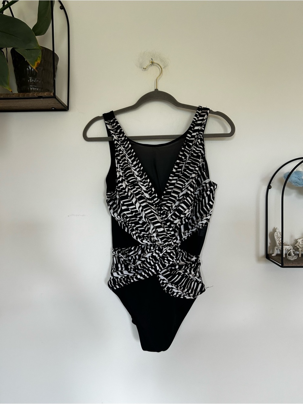 Miraclesuit Black and White Twist-Front One Piece Swimsuit Size 16